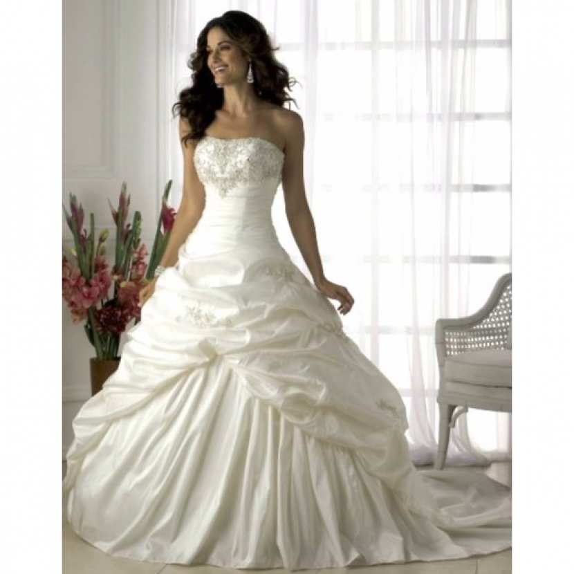Robe de mariée princesse pas chere couleur blanche et ivoire modèle SiSSI