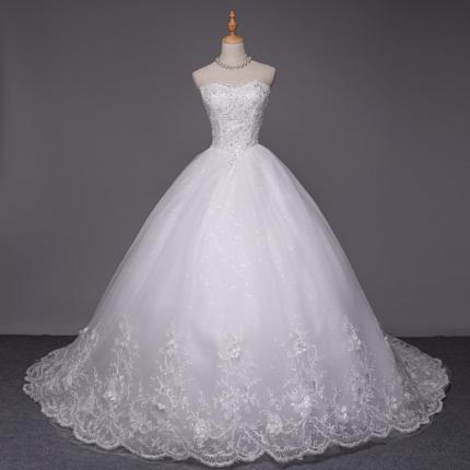 Robe de mariée sur mesure pas chère bustier coeur bas ballon avec traine robe mariage blanche broderie sequin site français en l