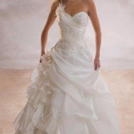 Robe de mariée pas cher avec une seule bretelle bustier coeur drapé fleur avec broderie et strass robe pour mariage pas chère